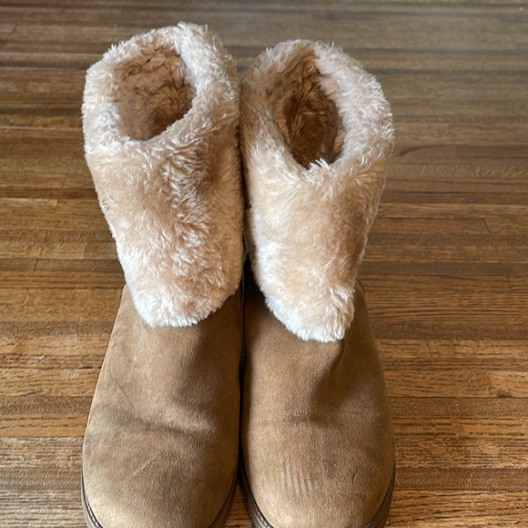 GUESS FURRY TAN SUEDE BOOTS RHINESTONES 9-1/2m - Picture 4 of 9